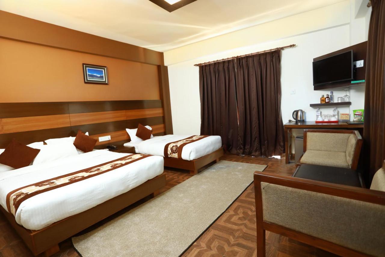 Kumari Star Inn Pokhara Extérieur photo