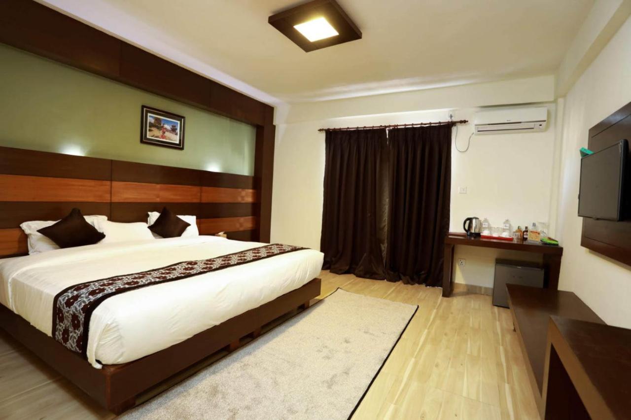 Kumari Star Inn Pokhara Extérieur photo