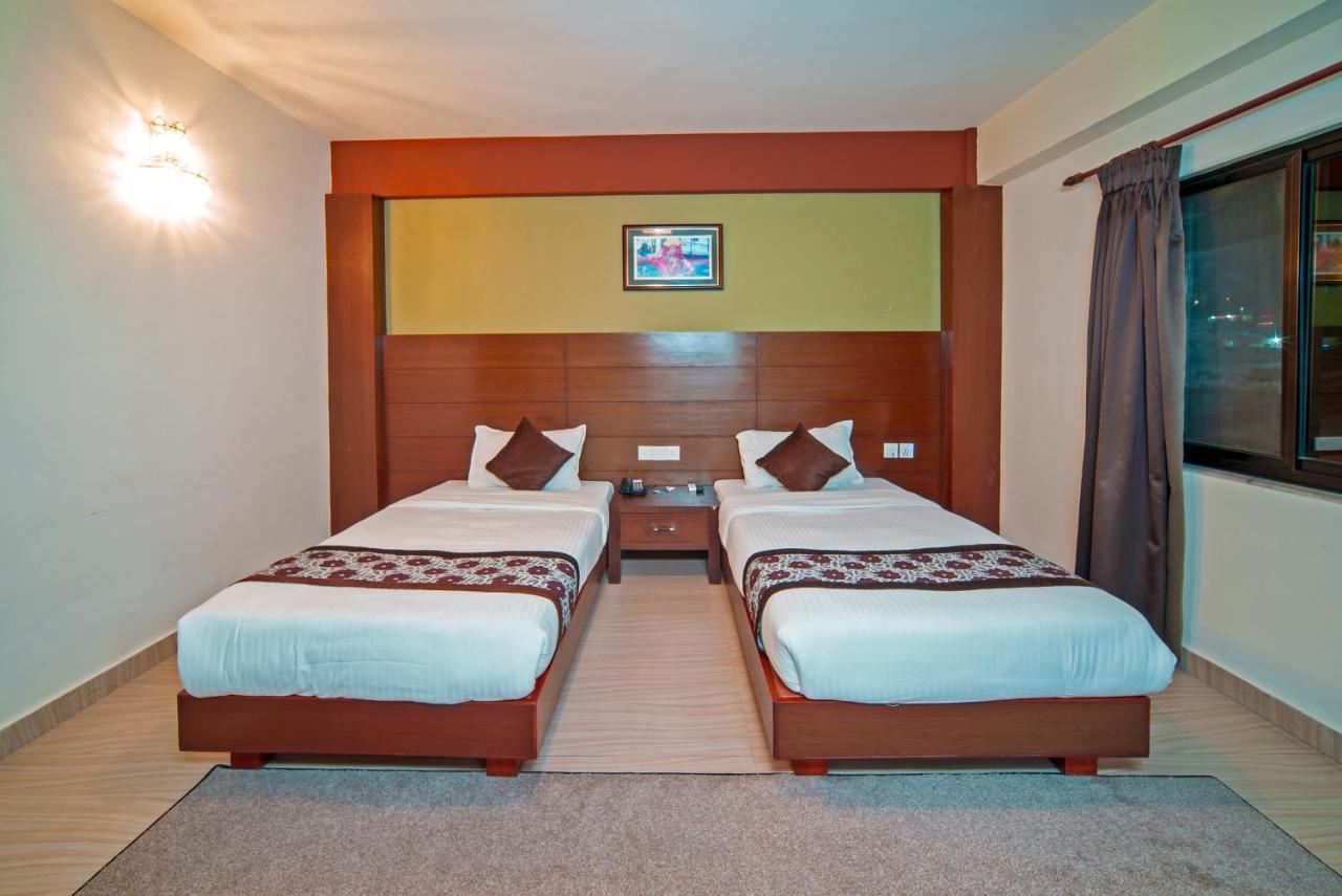 Kumari Star Inn Pokhara Extérieur photo